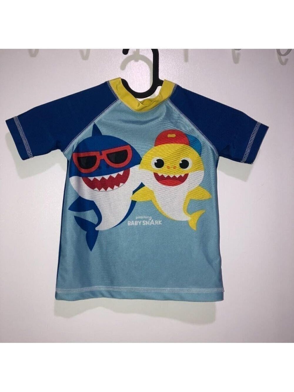 𝅺boy's Nickelodeon Pink Fong Baby Shark graphic performance t shirt Size 2T